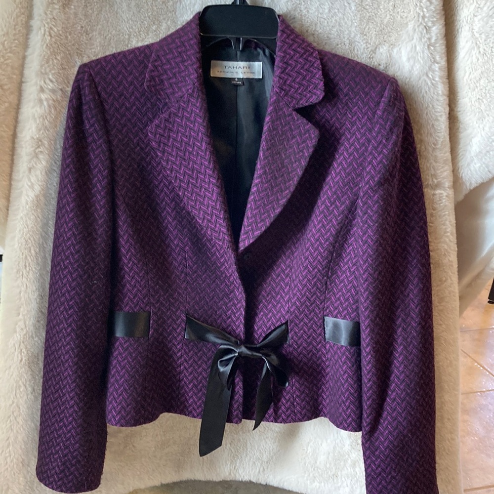 Tahari jacket size 6 with ribbon accent